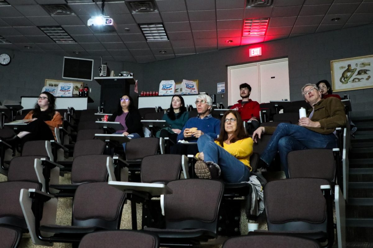 Popcorn and the pen: GV journalism students gather for screening of "Spotlight"